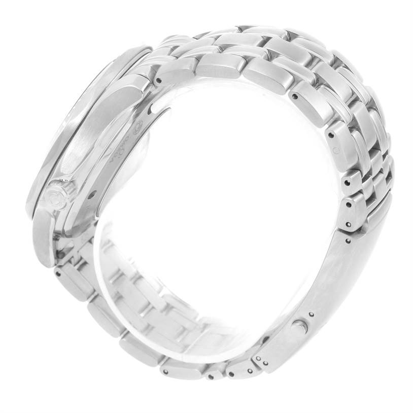 The image shows the side view of an Omega Seamaster 2535.80.00 Men
s Stainless Steel Blue Dial 2535.80.00 Men
s Stainless Steel Blue Dial watch, highlighting the metal bracelet and the thickness of the case.