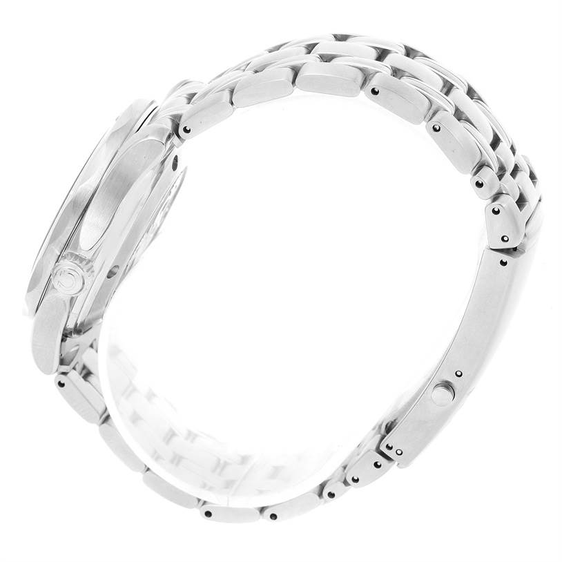 The image shows a side view of an Omega Seamaster 2222.80.00 Men
s Stainless Steel Blue Dial 2222.80.00 Men
s Stainless Steel Blue Dial watch focusing on its metal bracelet and case.