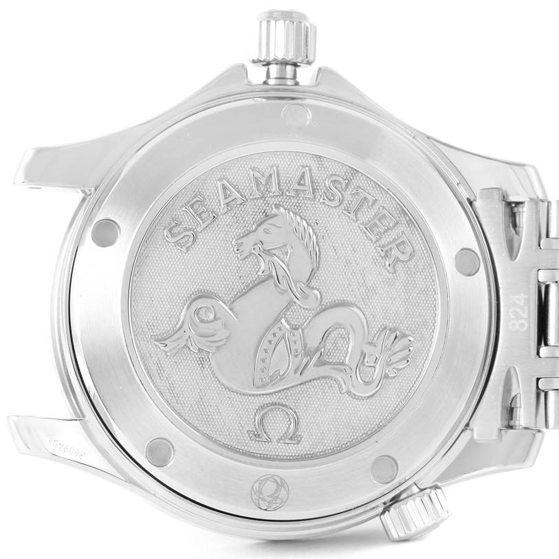 This image shows the back case of the Omega Seamaster 2222.80.00 Men
s Stainless Steel Blue Dial 2222.80.00 Men
s Stainless Steel Blue Dial watch, highlighting the brand
s emblem and detailing.