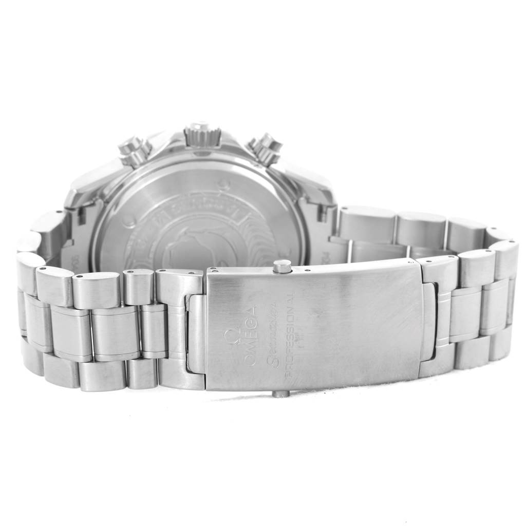 The image shows the open clasp and caseback of an Omega Seamaster 2595.30.00 Men
s Stainless Steel Silver Dial 2595.30.00 Men
s Stainless Steel Silver Dial watch, highlighting its stainless steel bracelet and detailing.