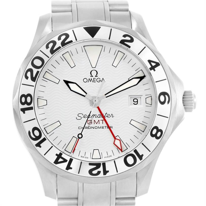 The image shows a front view of the Omega Seamaster 2538.20.00 Men's Stainless Steel White Dial 2538.20.00 Men's Stainless Steel White Dial GMT Chronometer watch, highlighting its face and bezel.