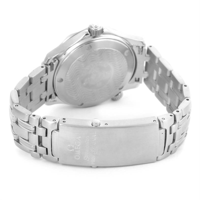 The image shows the back and clasp of the Omega Seamaster 2561.80.00 Men
s Stainless Steel Blue Dial 2561.80.00 Men
s Stainless Steel Blue Dial watch, highlighting the stainless steel bracelet and case back.