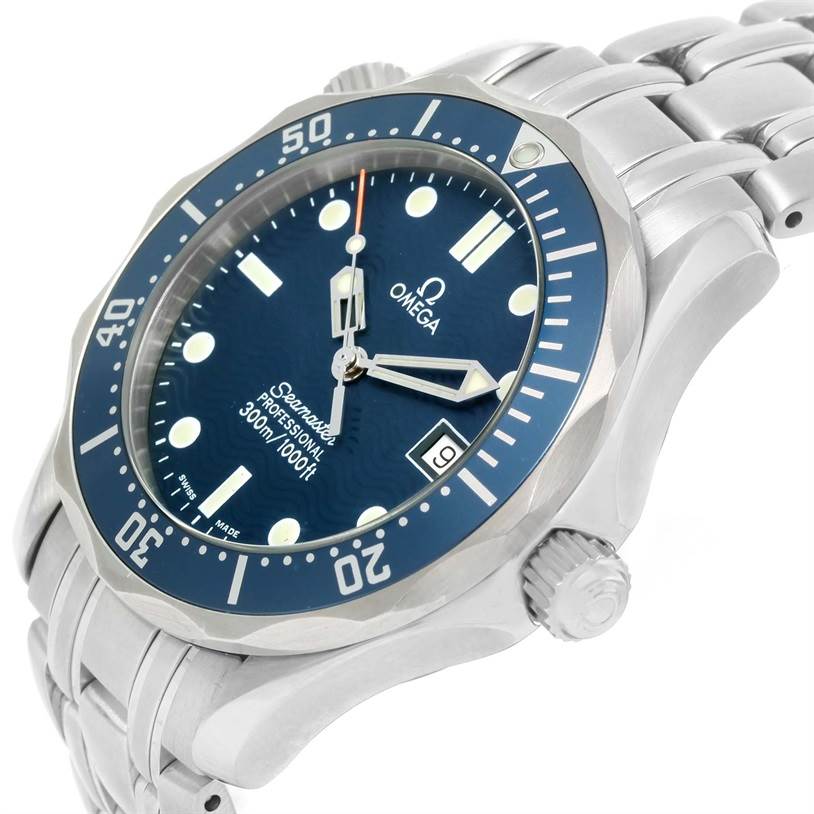 This image shows the face, bezel, crown, and part of the bracelet of an Omega Seamaster 2561.80.00 Men
s Stainless Steel Blue Dial 2561.80.00 Men
s Stainless Steel Blue Dial watch from an angled side view.