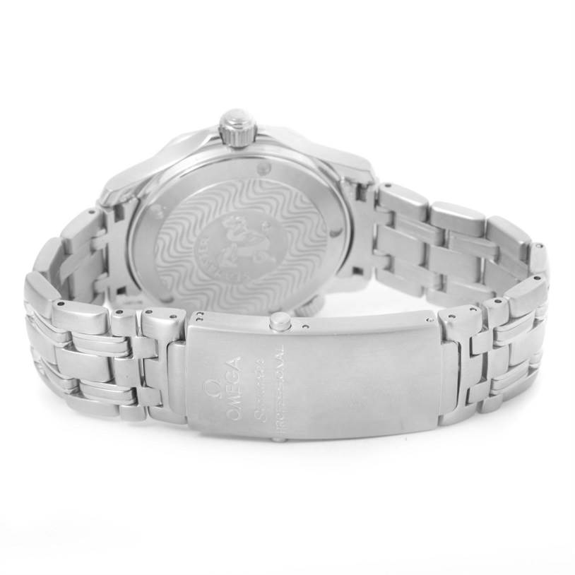 The image shows the back and clasp of an Omega Seamaster 2561.80.00 Men
s Stainless Steel Blue Dial 2561.80.00 Men
s Stainless Steel Blue Dial watch, highlighting the bracelet and case back.