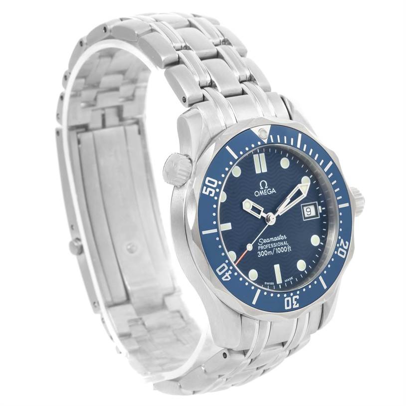 The image shows an angled view of an Omega Seamaster 2561.80.00 Men
s Stainless Steel Blue Dial 2561.80.00 Men
s Stainless Steel Blue Dial watch, highlighting its face, bezel, and bracelet.