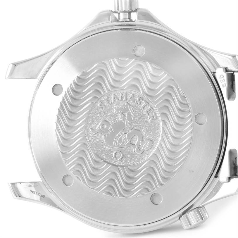The image shows the case back of an Omega Seamaster 2531.80.00 Men
s Stainless Steel Blue Dial 2531.80.00 Men
s Stainless Steel Blue Dial, with visible engravings and details of the wavy pattern and seahorse logo.