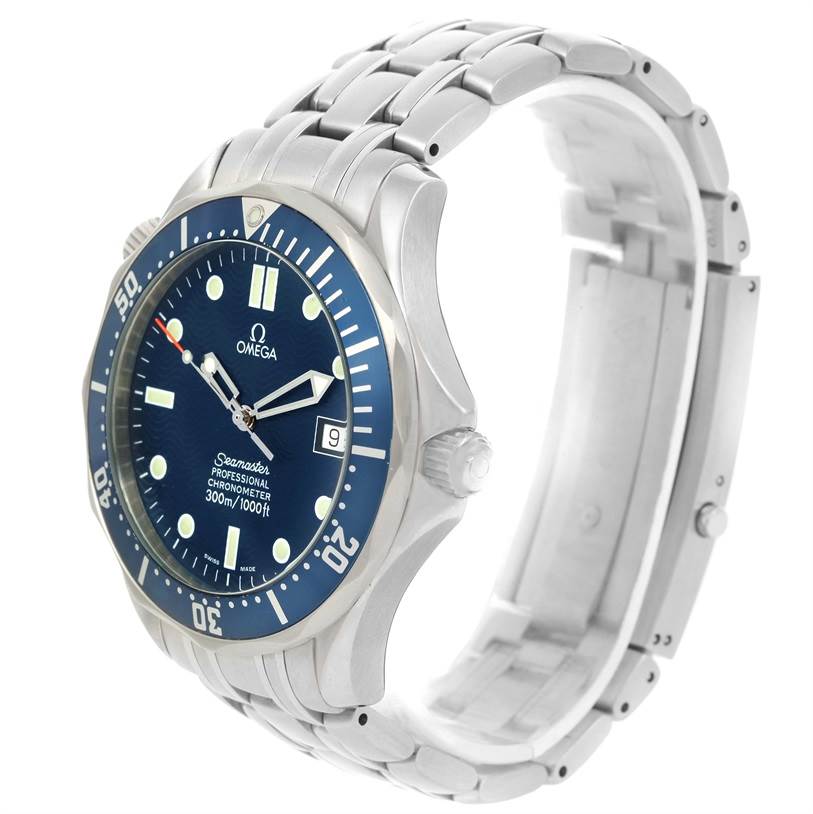 The image shows a side angle of the Omega Seamaster 2531.80.00 Men
s Stainless Steel Blue Dial 2531.80.00 Men
s Stainless Steel Blue Dial watch, highlighting its face, crown, bezel, and metal bracelet.