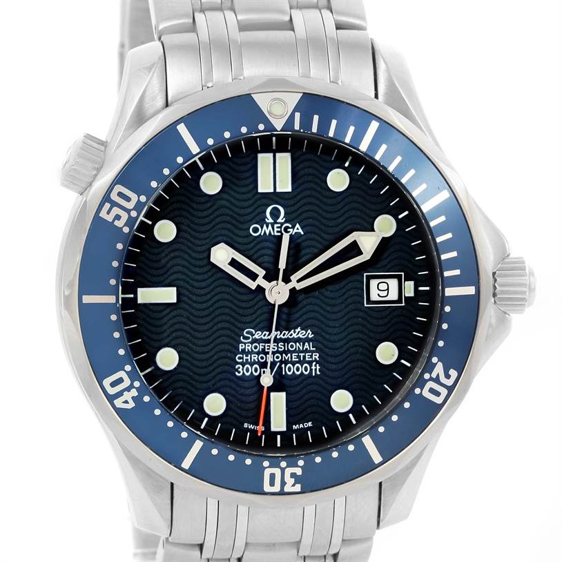 The image shows a frontal view of an Omega Seamaster 2531.80.00 Men
s Stainless Steel Blue Dial 2531.80.00 Men
s Stainless Steel Blue Dial watch, highlighting its dial, bezel, and bracelet.