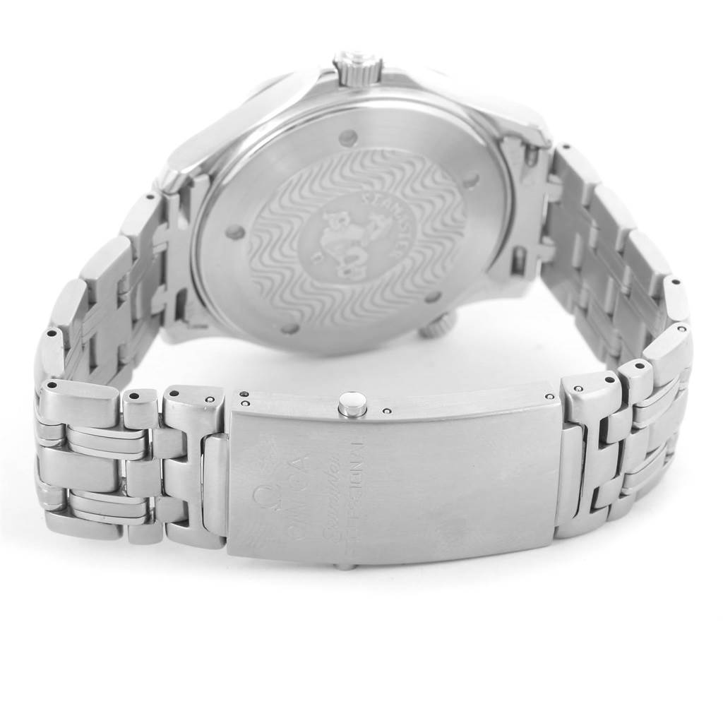 The image shows the back view of the Omega Seamaster 2531.80.00 Men
s Stainless Steel Blue Dial 2531.80.00 Men
s Stainless Steel Blue Dial watch, highlighting the case back and metal bracelet with a clasp.