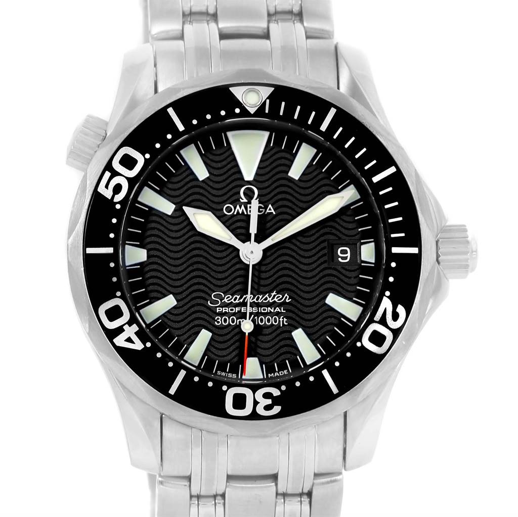 The image shows a frontal view of an Omega Seamaster 2262.50.00 Men's Stainless Steel Black Dial 2262.50.00 Men's Stainless Steel Black Dial watch, highlighting its dial, bezel, and bracelet.