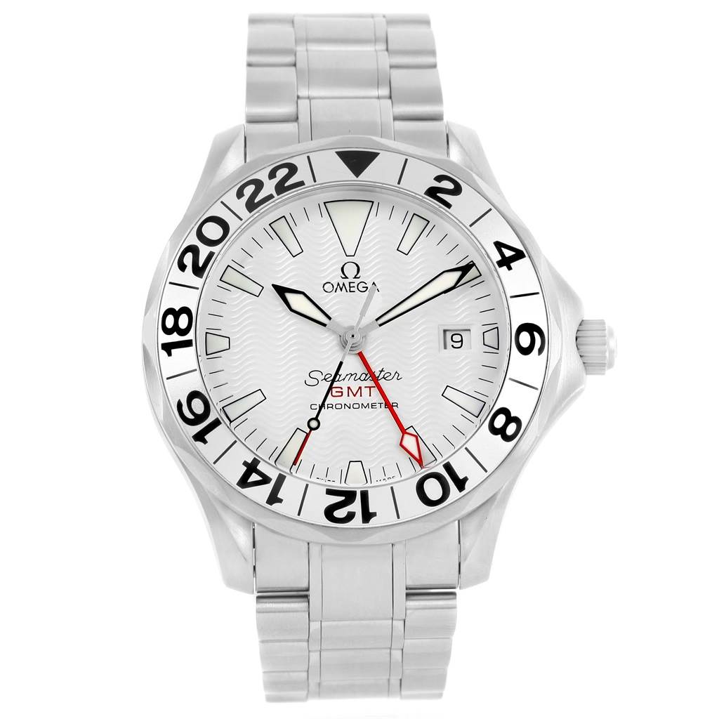 The image shows a frontal view of the Omega Seamaster 2538.20.00 Men
s Stainless Steel White Dial 2538.20.00 Men
s Stainless Steel White Dial GMT watch, showcasing its dial, bezel, and stainless steel bracelet.