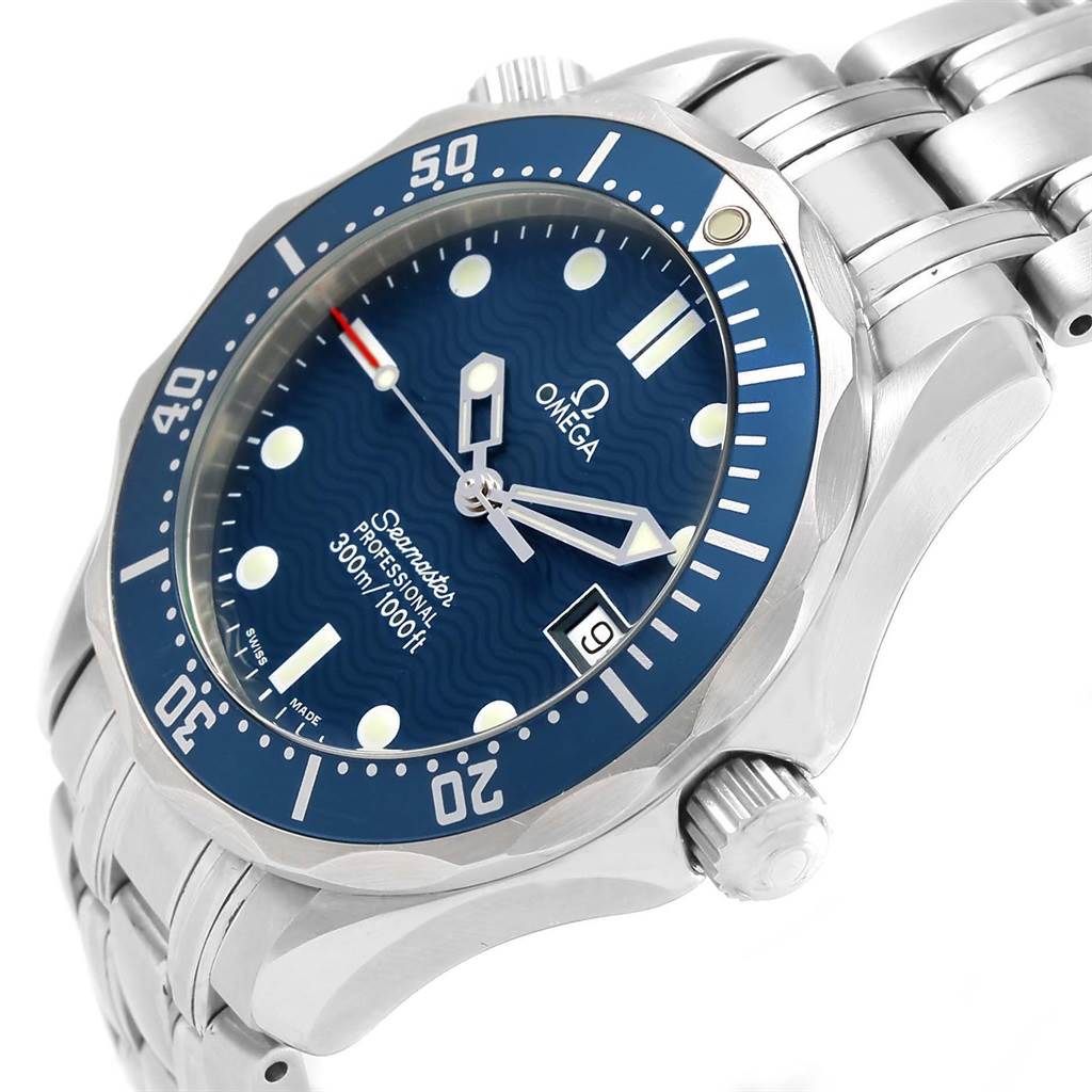 The image shows the Omega Seamaster 2561.80.00 Men
s Stainless Steel Blue Dial 2561.80.00 Men
s Stainless Steel Blue Dial watch at a slight angle, highlighting the bezel, dial, crown, and part of the bracelet.