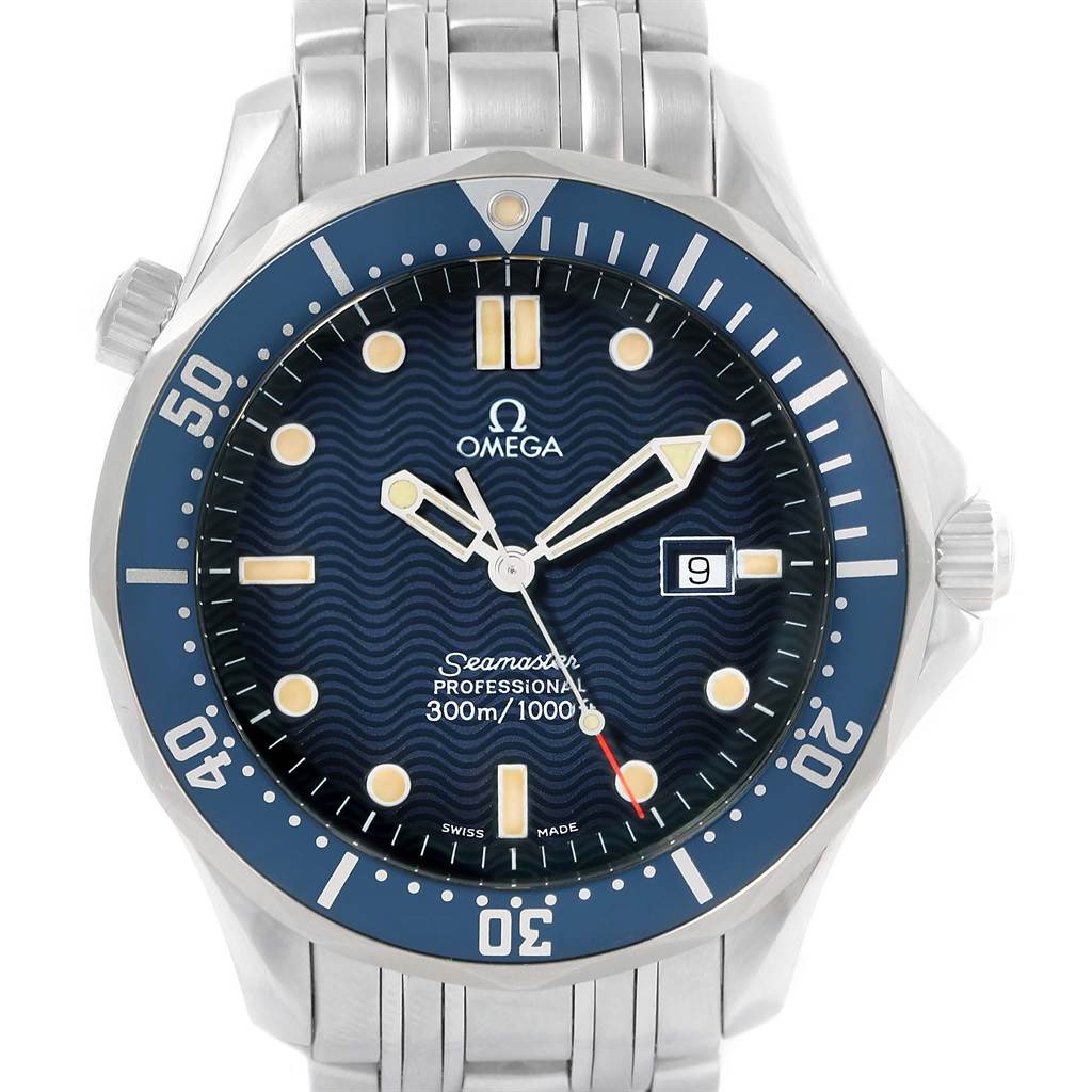 The image shows a front view of an Omega Seamaster 2541.80.00 Men
s Stainless Steel Blue Dial 2541.80.00 Men
s Stainless Steel Blue Dial watch, highlighting its dial, bezel, and bracelet.