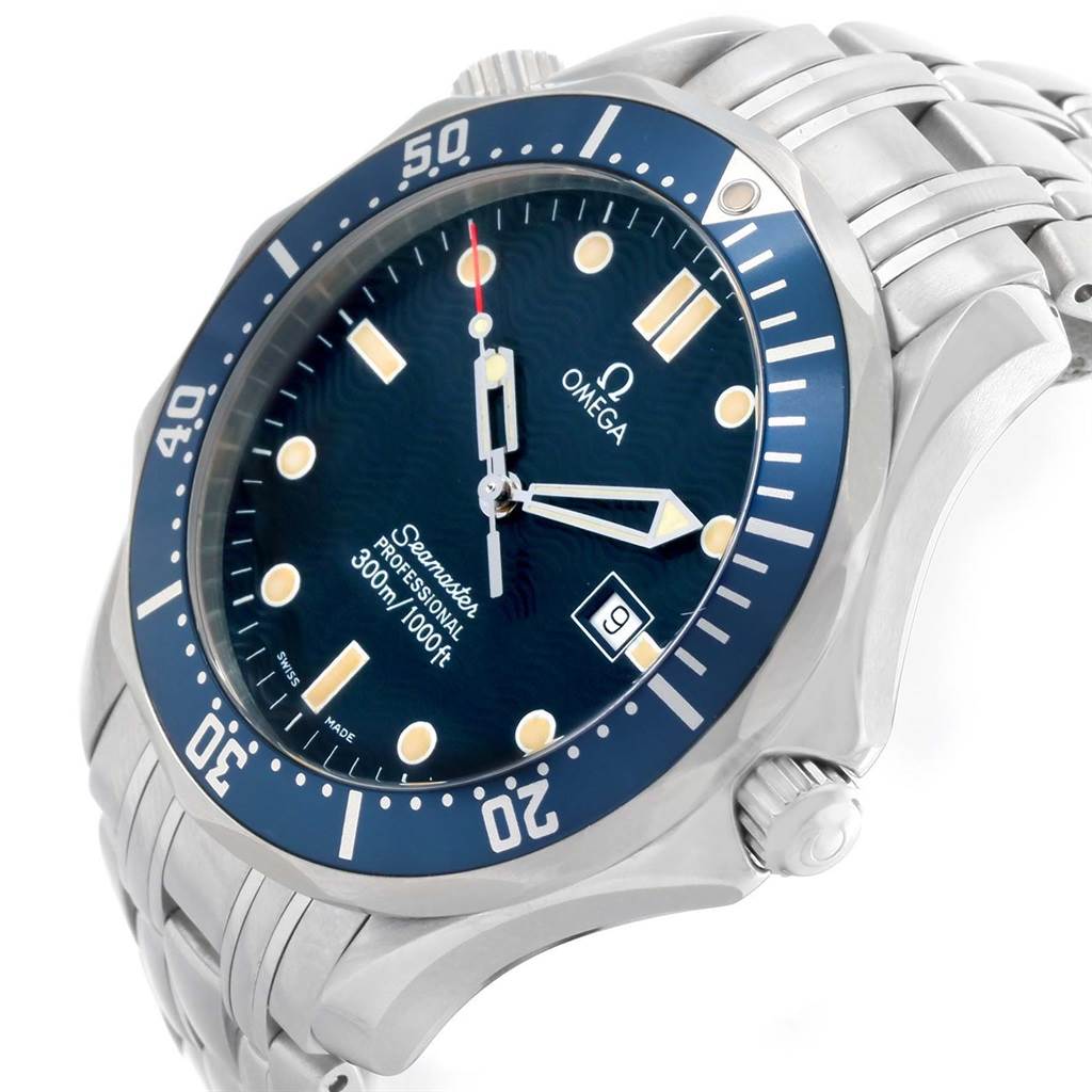 The image shows a close-up, angled view of the Omega Seamaster 2541.80.00 Men
s Stainless Steel Blue Dial 2541.80.00 Men
s Stainless Steel Blue Dial watch, displaying the dial, bezel, crown, and part of the bracelet.