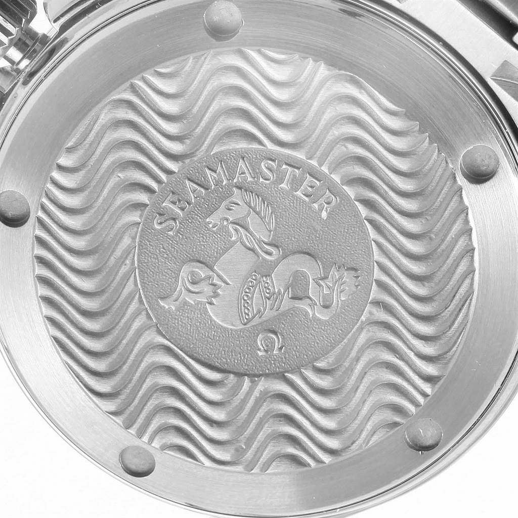 This image shows the case back of an Omega Seamaster 2561.80.00 Men
s Stainless Steel Blue Dial 2561.80.00 Men
s Stainless Steel Blue Dial watch, featuring its engraved emblem.
