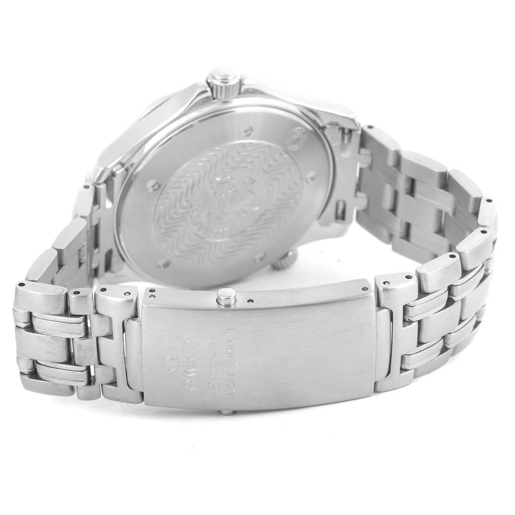 The image shows the back case and bracelet of an Omega Seamaster 2531.80.00 Men
s Stainless Steel Blue Dial 2531.80.00 Men
s Stainless Steel Blue Dial watch at an angled rear view.