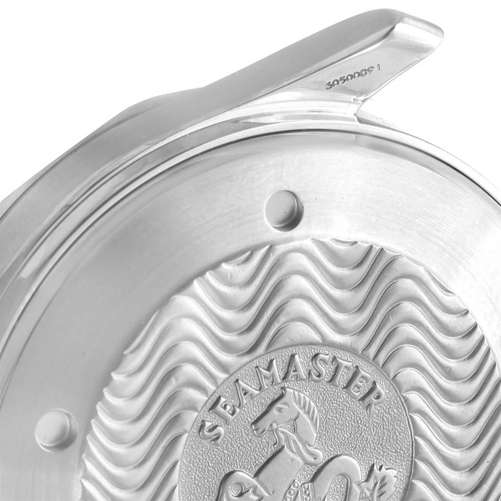 This image shows the case back of an Omega Seamaster 2531.80.00 Men
s Stainless Steel Blue Dial 2531.80.00 Men
s Stainless Steel Blue Dial watch, featuring the logo and wavy pattern detailing.