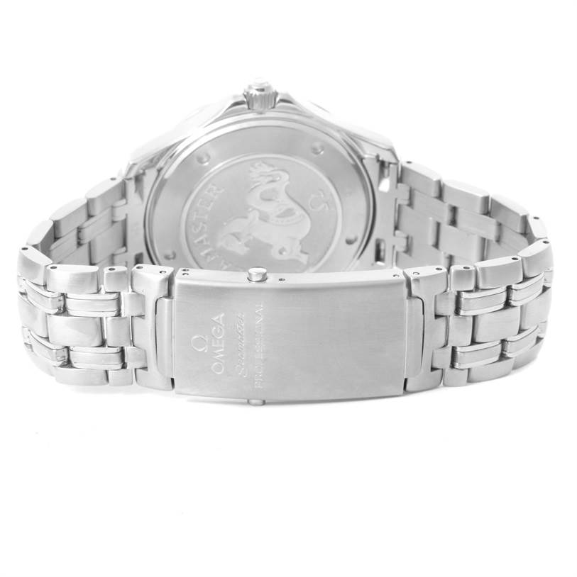 This image shows the back of an Omega Seamaster 2221.80.00 Men
s Stainless Steel Blue Dial 2221.80.00 Men
s Stainless Steel Blue Dial watch, highlighting its case back and metal bracelet with clasp.