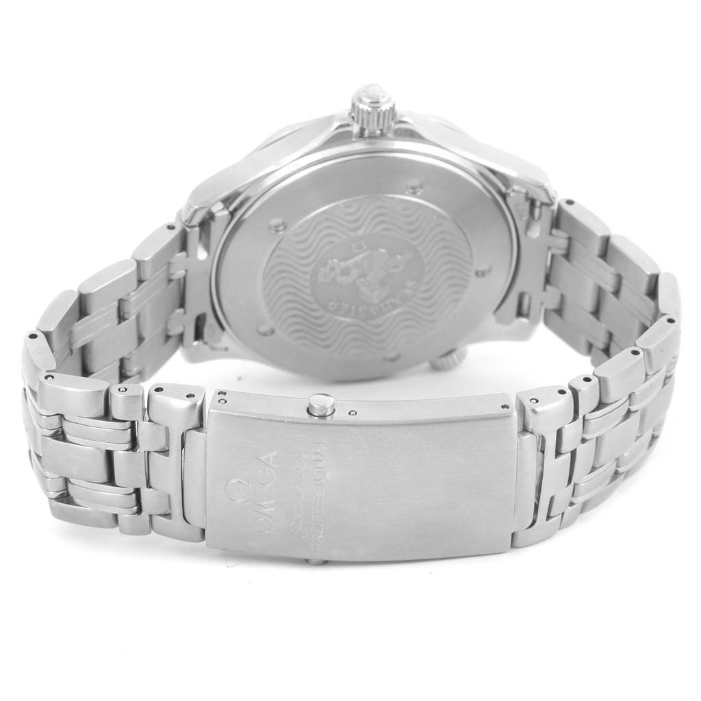 The image shows the back case and clasp of an Omega Seamaster 2531.80.00 Men
s Stainless Steel Blue Dial 2531.80.00 Men
s Stainless Steel Blue Dial watch, highlighting its stainless steel bracelet.