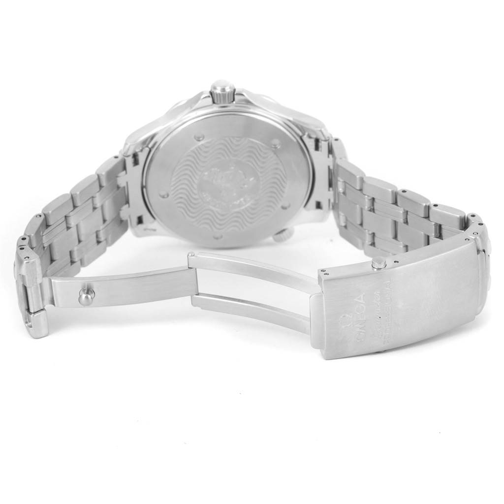 The image shows the back view of the Omega Seamaster 2531.80.00 Men
s Stainless Steel Blue Dial 2531.80.00 Men
s Stainless Steel Blue Dial watch, highlighting the clasp and bracelet.