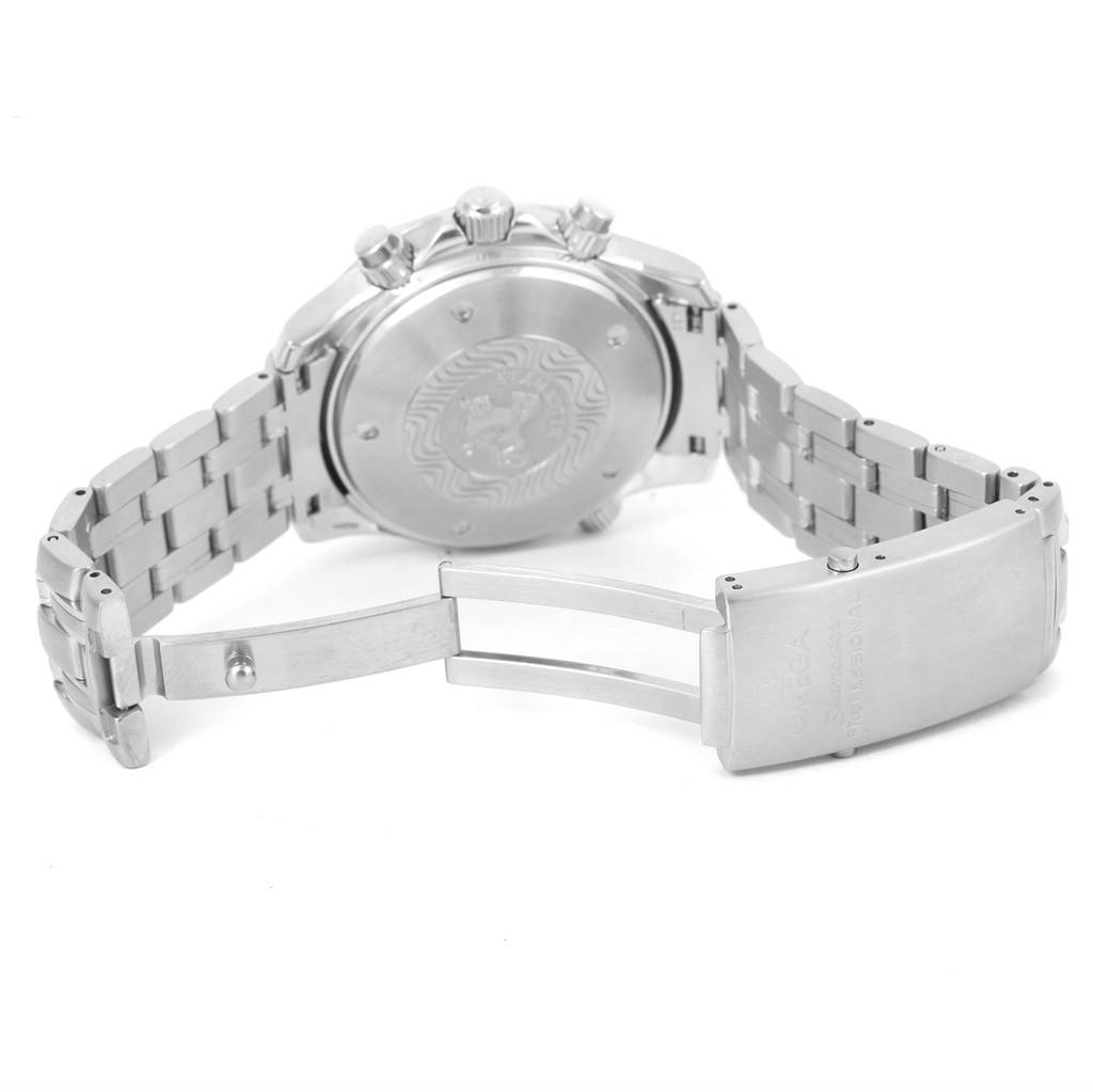 The image shows the backside and bracelet clasp of an Omega Seamaster 2599.80.00 Men
s Stainless Steel Blue Dial 2599.80.00 Men
s Stainless Steel Blue Dial watch, highlighting the case back and deployment clasp.