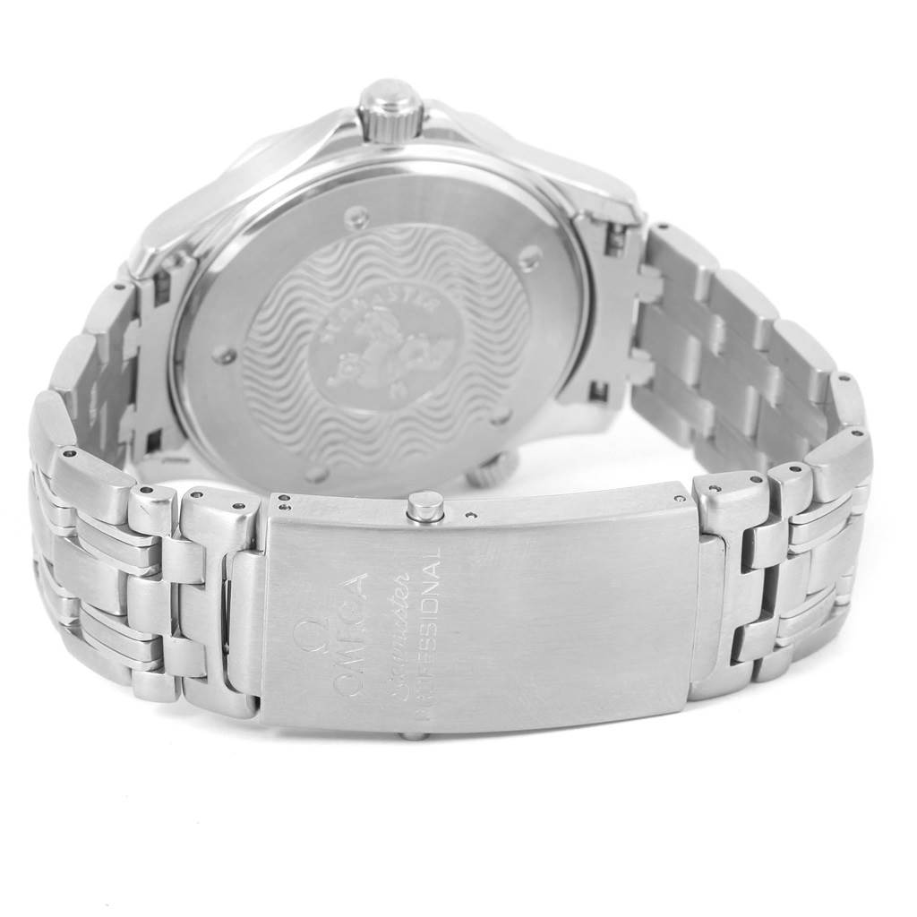 The image shows the back and clasp of an Omega Seamaster 2531.80.00 Men
s Stainless Steel Blue Dial 2531.80.00 Men
s Stainless Steel Blue Dial wristwatch, highlighting the case back and bracelet.