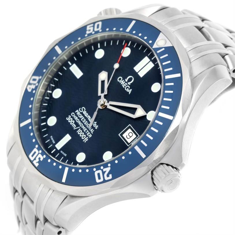 The image shows an angled close-up of the Omega Seamaster 2531.80.00 Men
s Stainless Steel Blue Dial 2531.80.00 Men
s Stainless Steel Blue Dial watch, highlighting the dial, bezel, crown, and part of the bracelet.