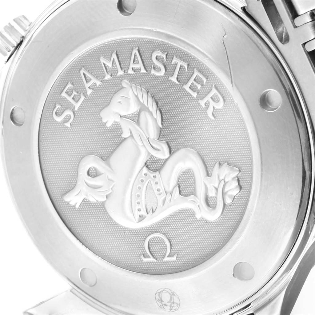 The image shows the case back of an Omega Seamaster 2221.80.00 Men
s Stainless Steel Blue Dial 2221.80.00 Men
s Stainless Steel Blue Dial watch, featuring a seahorse engraving and the Omega logo.