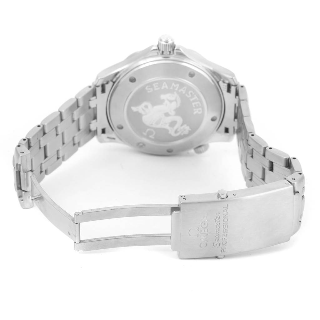 The image shows the backside, bracelet, and clasp of an Omega Seamaster 2221.80.00 Men
s Stainless Steel Blue Dial 2221.80.00 Men
s Stainless Steel Blue Dial watch.