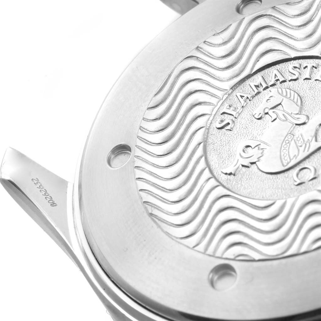 The image shows the back case of an Omega Seamaster 2531.80.00 Men
s Stainless Steel Blue Dial 2531.80.00 Men
s Stainless Steel Blue Dial watch, featuring the emblem and engraving details.