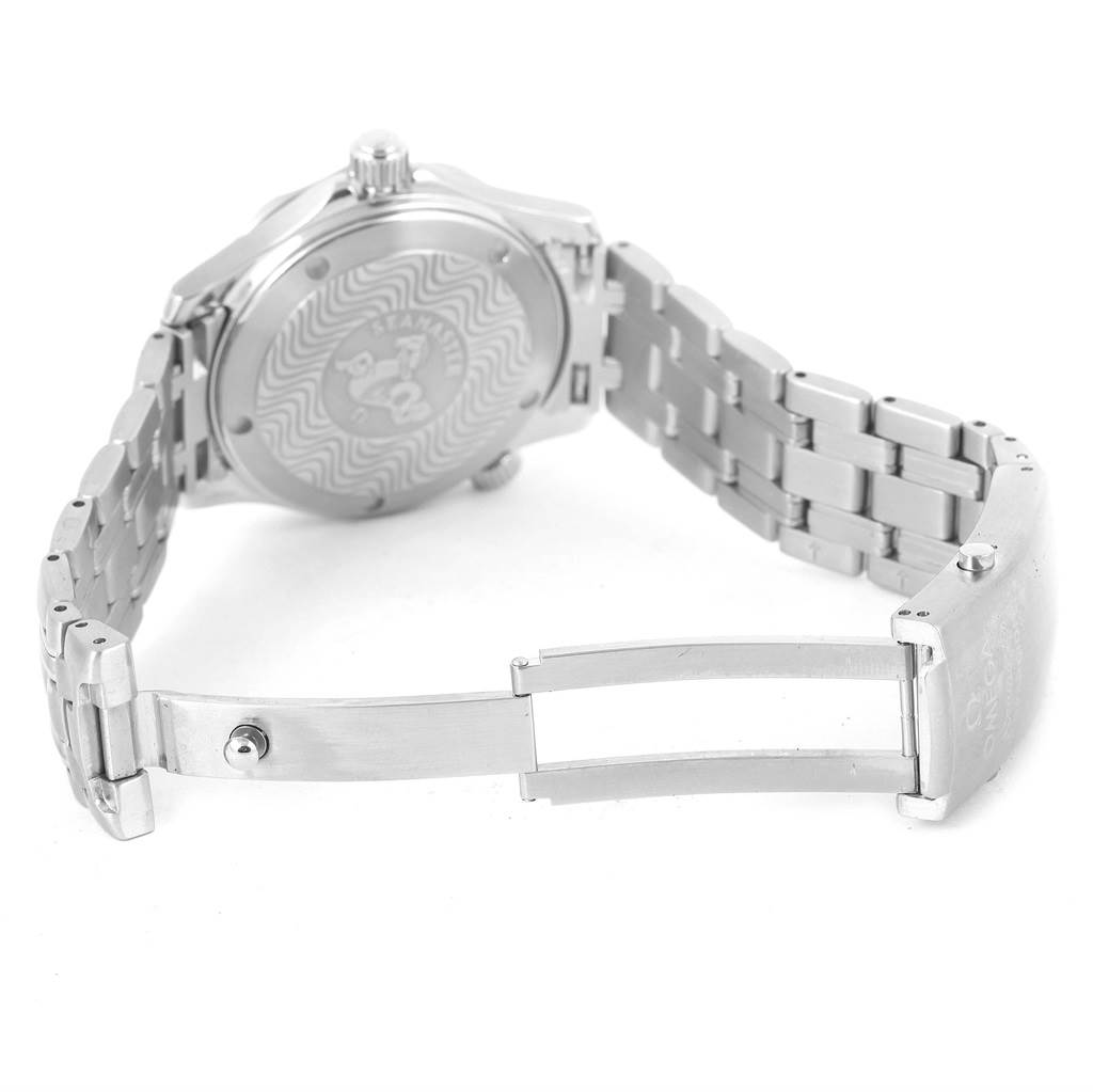 This image shows the back and metal strap of the Omega Seamaster 2561.80.00 Men
s Stainless Steel Blue Dial 2561.80.00 Men
s Stainless Steel Blue Dial watch, including the closed deployment clasp.