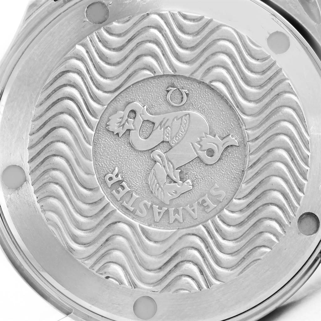 This image shows the case back of an Omega Seamaster 2561.80.00 Men
s Stainless Steel Blue Dial 2561.80.00 Men
s Stainless Steel Blue Dial watch, featuring its signature wave pattern and engraved emblem.