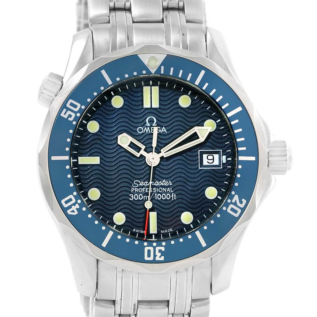 The image shows a front view of the Omega Seamaster 2561.80.00 Men
s Stainless Steel Blue Dial 2561.80.00 Men
s Stainless Steel Blue Dial watch, featuring its dial, bezel, hands, and part of the bracelet.