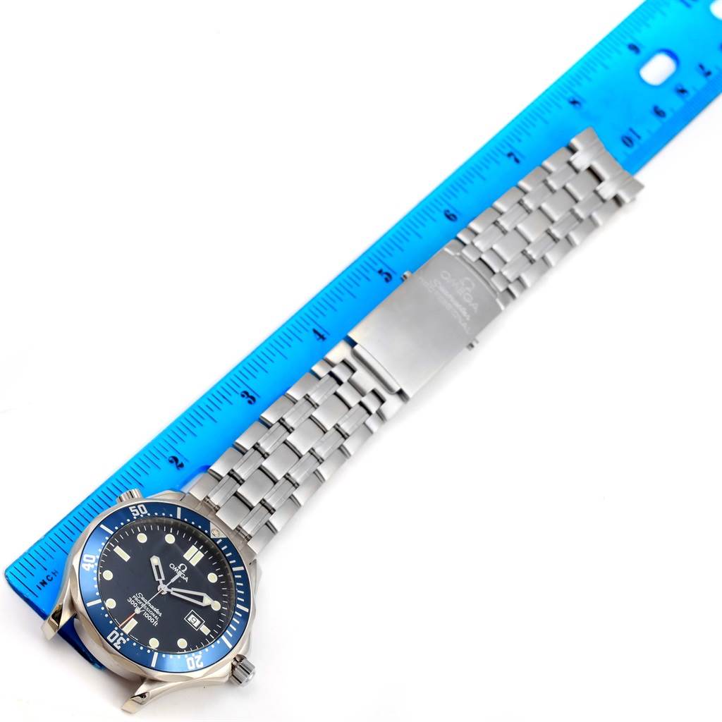 The image shows an Omega Seamaster 2541.80.00 Men
s Stainless Steel Blue Dial 2541.80.00 Men
s Stainless Steel Blue Dial watch laid flat, displaying both the watch face and the metal band alongside a ruler.