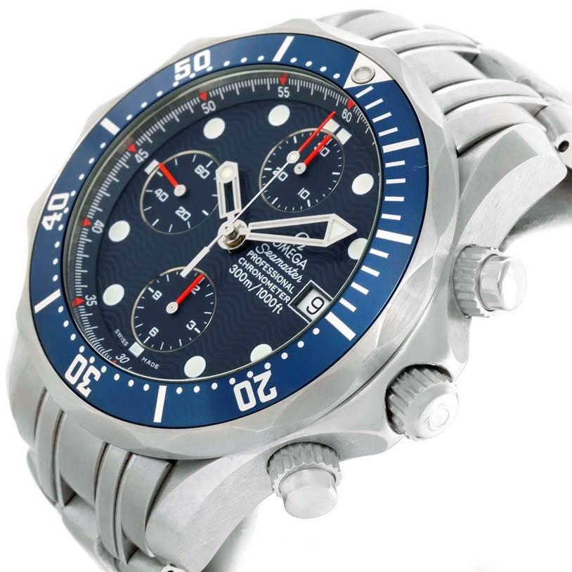 The image shows an angled view of the Omega Seamaster 2599.80.00 Men
s Stainless Steel Blue Dial 2599.80.00 Men
s Stainless Steel Blue Dial watch displaying its face, bezel, bracelet, and crown.