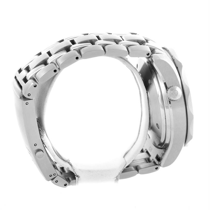 This image shows a side view of the Omega Seamaster 2599.80.00 Men
s Stainless Steel Blue Dial 2599.80.00 Men
s Stainless Steel Blue Dial watch focusing on its metal bracelet and case.