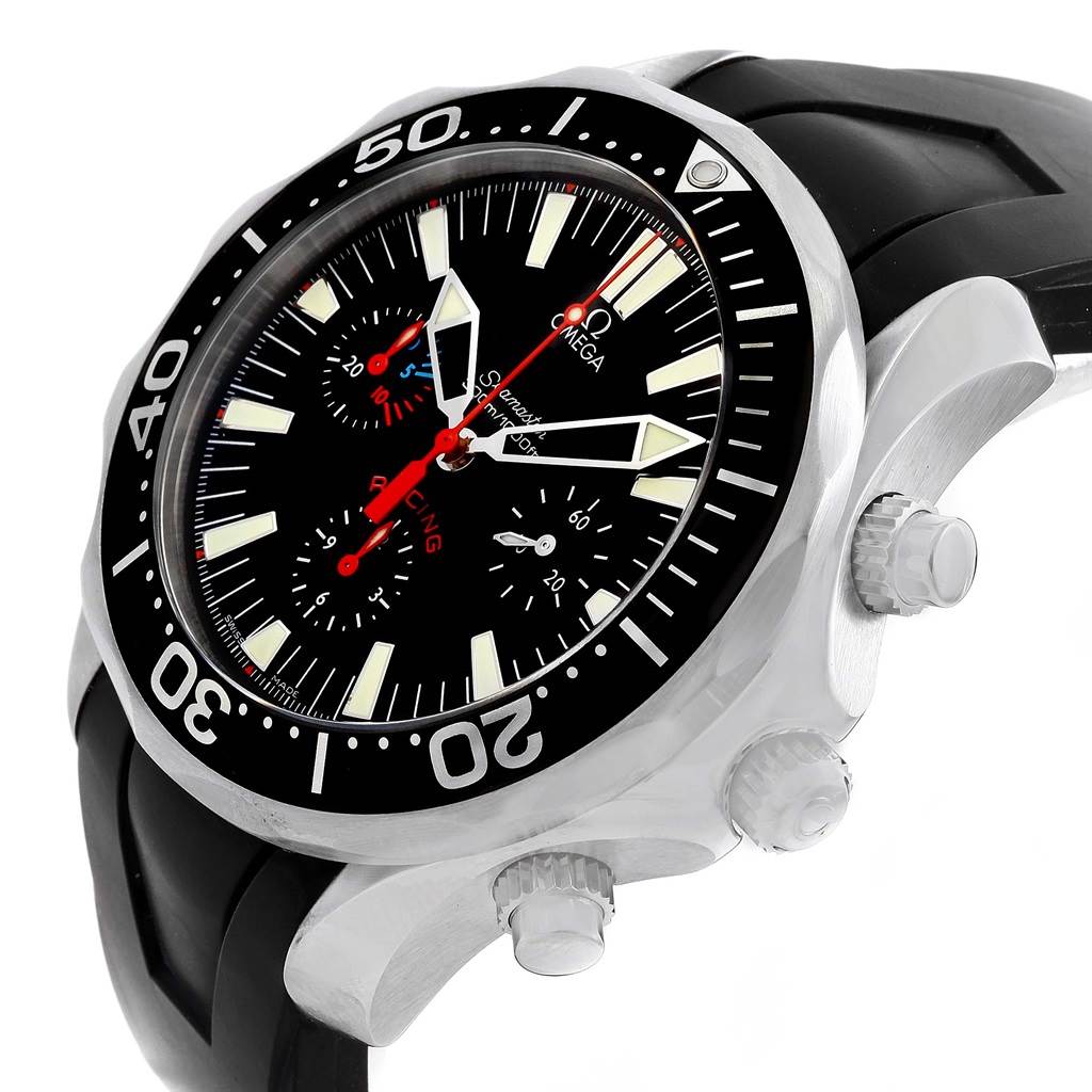 This image shows a close-up of an Omega Seamaster 2569.52.00 Men
s Stainless Steel Black Dial 2569.52.00 Men
s Stainless Steel Black Dial watch, highlighting its dial, bezel, and side crown.