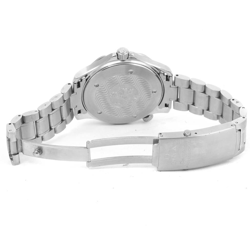 The image shows the back case and open clasp of an Omega Seamaster 2265.80.00 Men
s Stainless Steel Blue Dial 2265.80.00 Men
s Stainless Steel Blue Dial watch, displaying parts of the stainless steel bracelet.