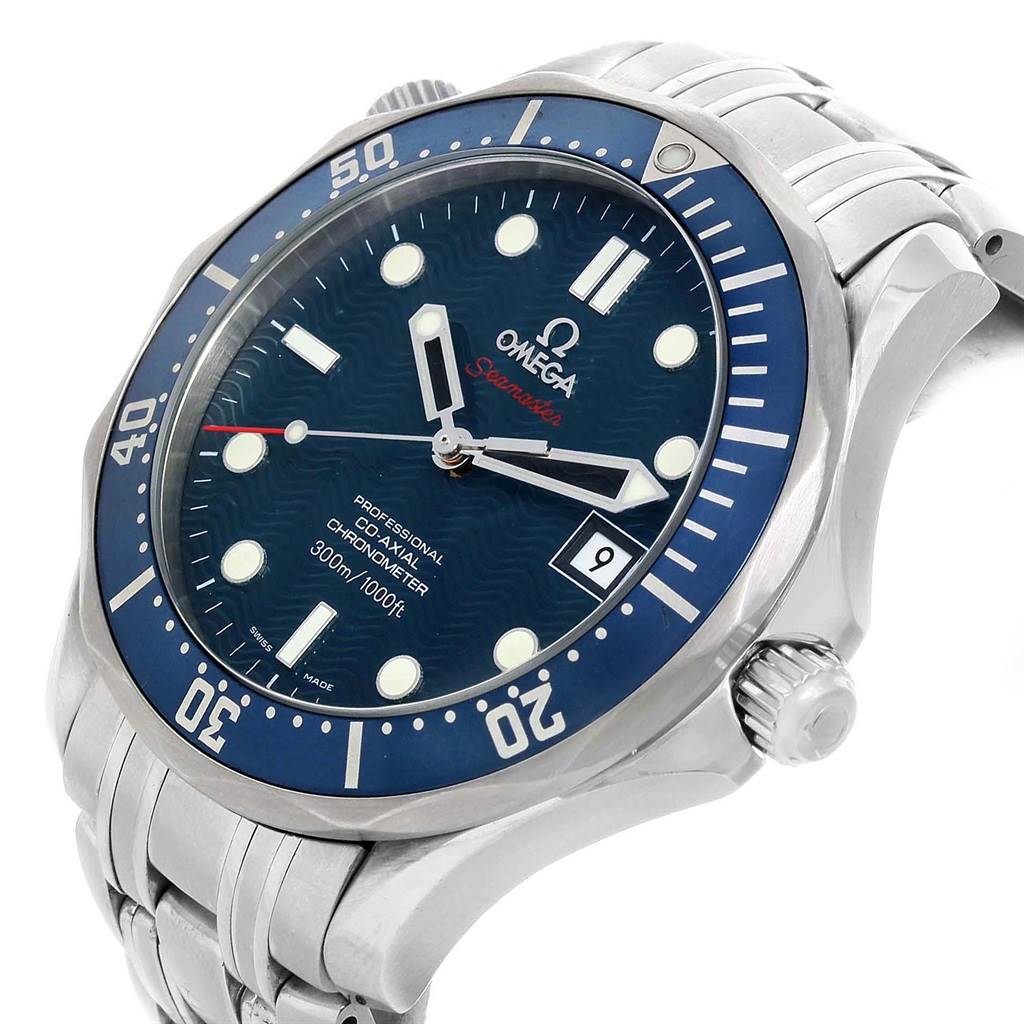 The image shows a close-up of the dial, bezel, crown, and part of the bracelet of the Omega Seamaster 2222.80.00 Men
s Stainless Steel Blue Dial 2222.80.00 Men
s Stainless Steel Blue Dial watch.