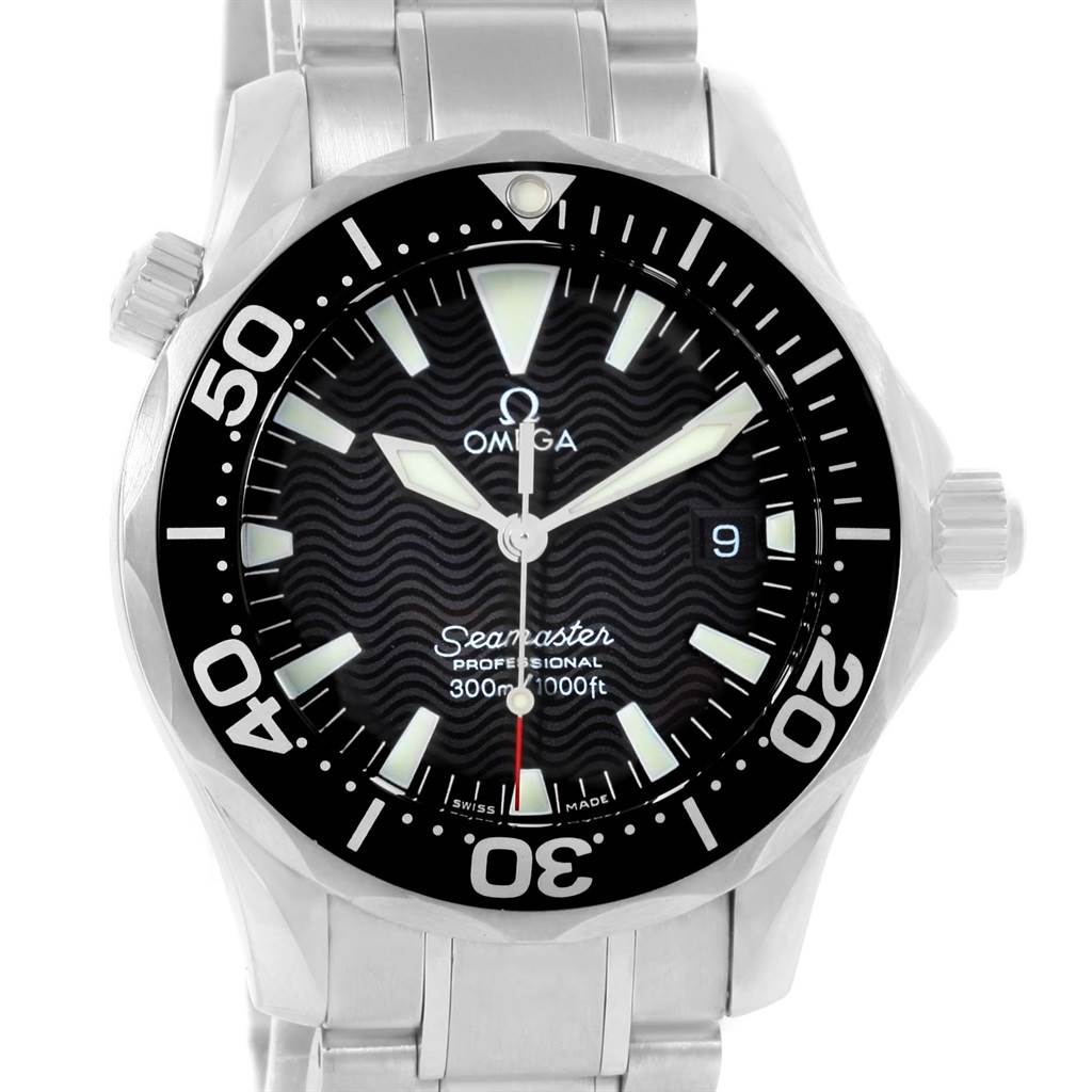 The image shows a front view of the Omega Seamaster 2262.50.00 Men
s Stainless Steel Black Dial 2262.50.00 Men
s Stainless Steel Black Dial watch, highlighting its dial, bezel, and bracelet.