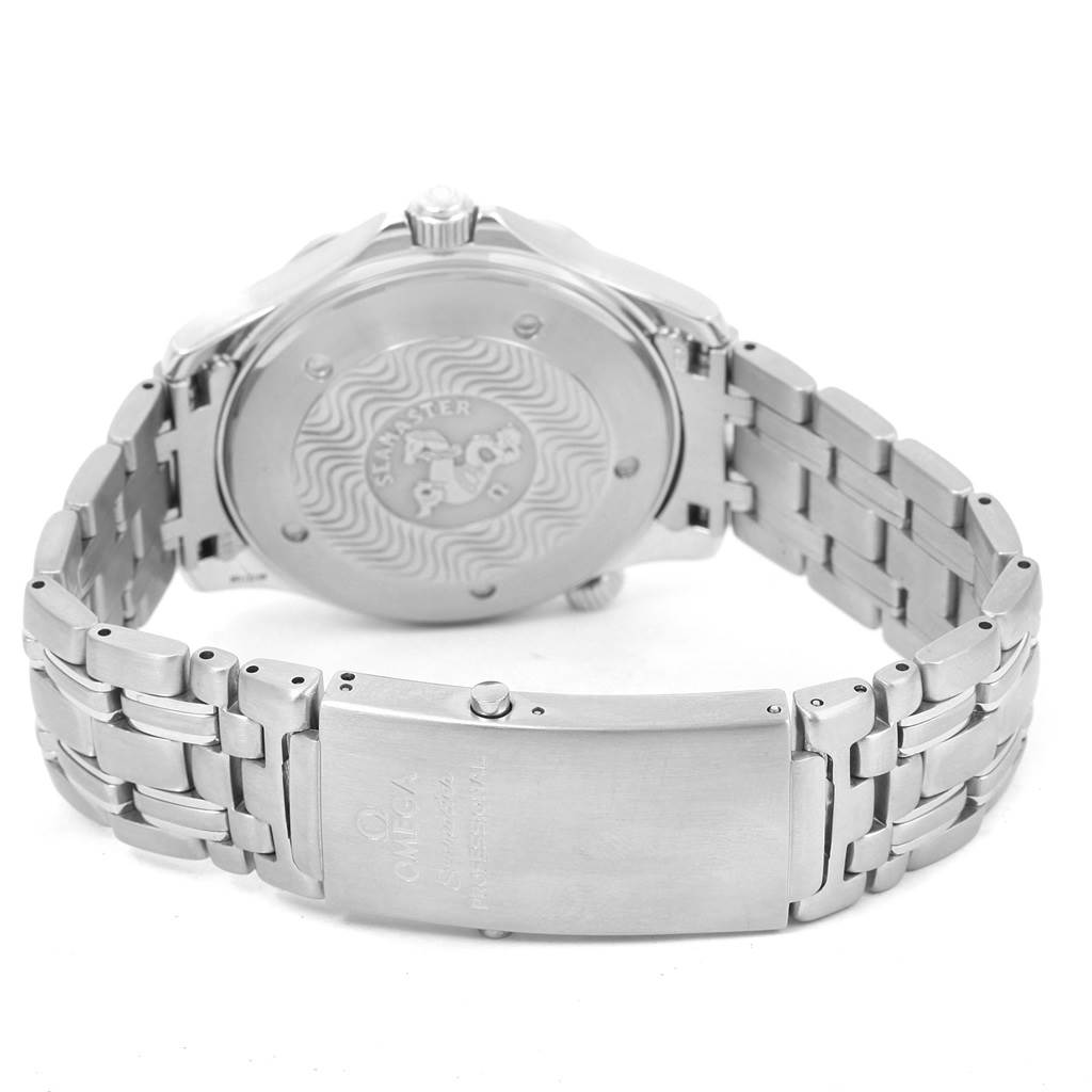 The image shows the back case and bracelet of an Omega Seamaster 2531.80.00 Men
s Stainless Steel Blue Dial 2531.80.00 Men
s Stainless Steel Blue Dial watch.