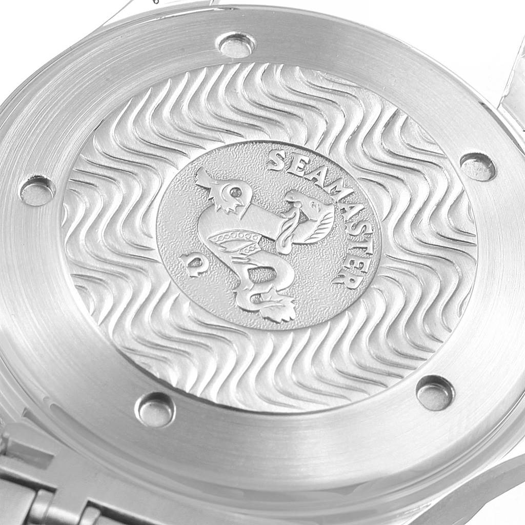 This image shows the case back of the Omega Seamaster 2531.80.00 Men
s Stainless Steel Blue Dial 2531.80.00 Men
s Stainless Steel Blue Dial watch, featuring the distinctive engraved emblem.