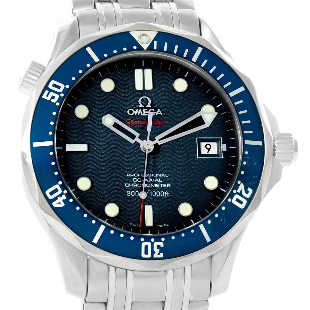 The image shows a frontal view of the Omega Seamaster 2220.80.00 Men
s Stainless Steel Blue Dial 2220.80.00 Men
s Stainless Steel Blue Dial watch, featuring its face, bezel, and part of the stainless steel bracelet.