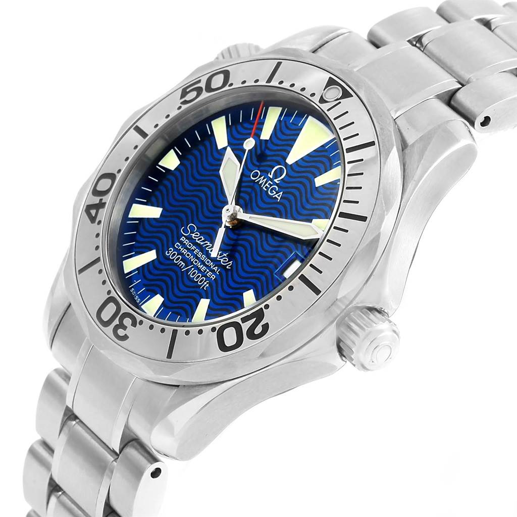 The image shows an angled view of an Omega Seamaster 2554.80.00 Men
s Stainless Steel Blue Dial 2554.80.00 Men
s Stainless Steel Blue Dial watch, highlighting its blue dial, bezel, and metal bracelet.