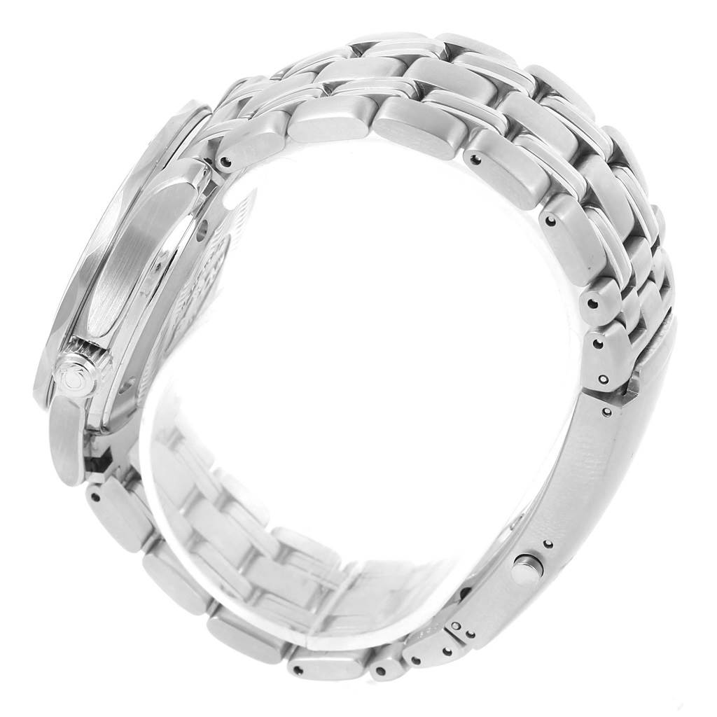 This side view of the Omega Seamaster 2551.80.00 Men
s Stainless Steel Blue Dial 2551.80.00 Men
s Stainless Steel Blue Dial shows the bracelet and part of the case and crown.