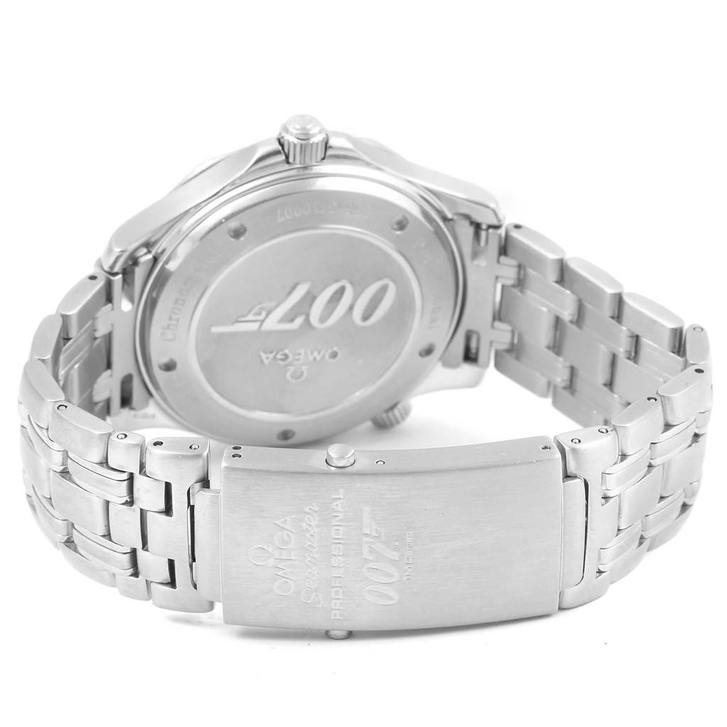 The image shows the back and clasp of an Omega Seamaster 2226.80.00 Men
s Stainless Steel Blue Dial 2226.80.00 Men
s Stainless Steel Blue Dial watch, featuring "007" branding.