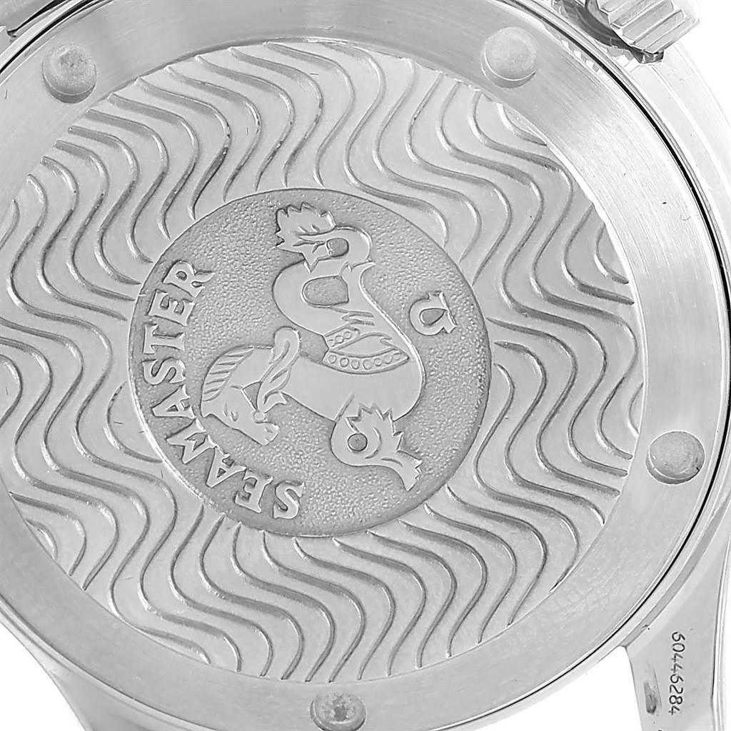 This image shows the case back of an Omega Seamaster 2551.80.00 Men
s Stainless Steel Blue Dial 2551.80.00 Men
s Stainless Steel Blue Dial watch, featuring the engraved emblem and wave pattern.