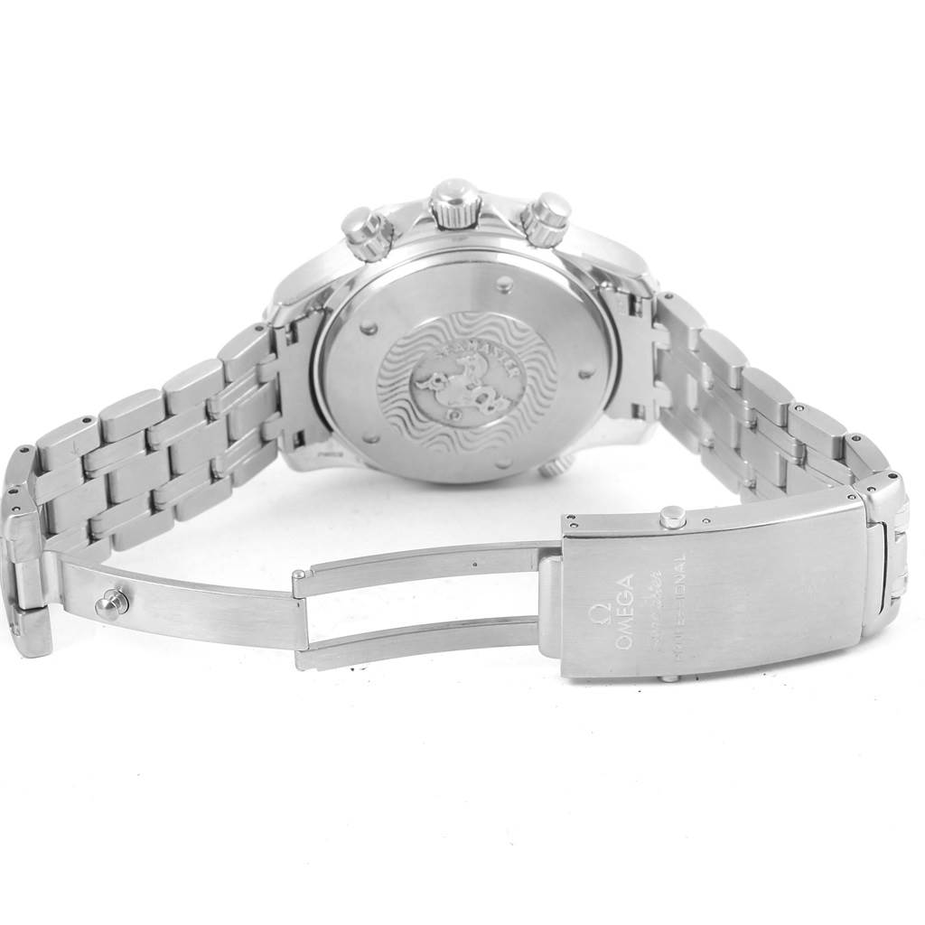 The image shows the back and bracelet of the Omega Seamaster 2599.80.00 Men
s Stainless Steel Blue Dial 2599.80.00 Men
s Stainless Steel Blue Dial watch, highlighting its clasp, case back, and crown.