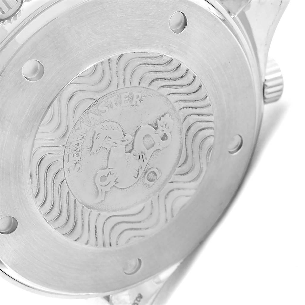 The image shows the case back of an Omega Seamaster 2599.80.00 Men
s Stainless Steel Blue Dial 2599.80.00 Men
s Stainless Steel Blue Dial watch, displaying the emblem and engraved details.