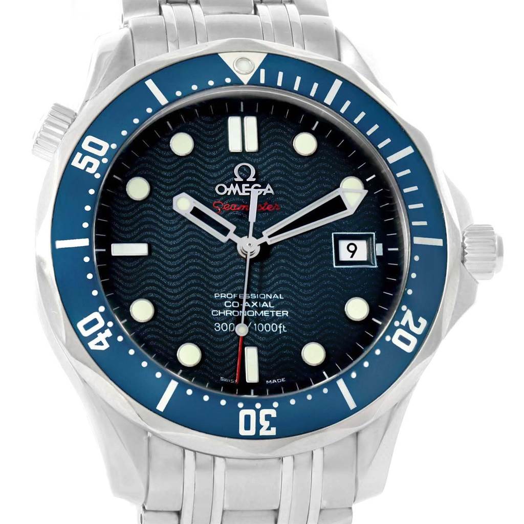 This image shows the Omega Seamaster 2220.80.00 Men
s Stainless Steel Blue Dial 2220.80.00 Men
s Stainless Steel Blue Dial watch from a straight-on angle, highlighting its dial, bezel, and stainless steel bracelet.